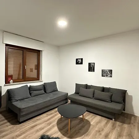 Feelhome, Flughafen Nah, 6 Personen, Badewanne, Zentral, Wifi, Ground Floor * Duisburg