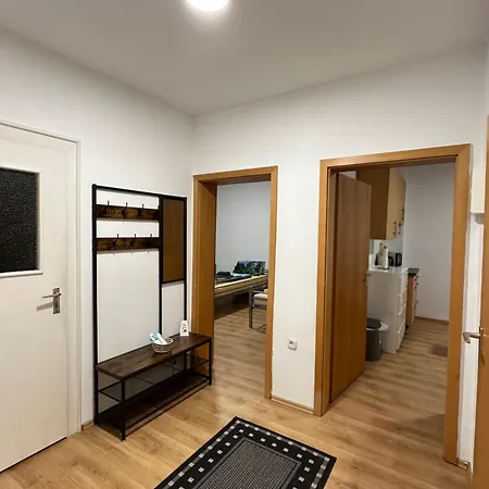 Apartment Feelhome, Flughafen Nah, 6 Personen, Badewanne, Zentral, Wifi, Ground Floor