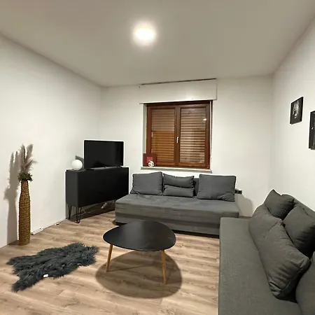 Feelhome, Flughafen Nah, 6 Personen, Badewanne, Zentral, Wifi, Ground Floor Apartment Duisburg