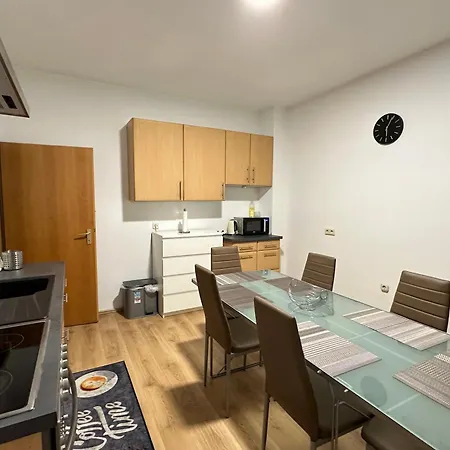Feelhome, Flughafen Nah, 6 Personen, Badewanne, Zentral, Wifi, Ground Floor * Duisburg