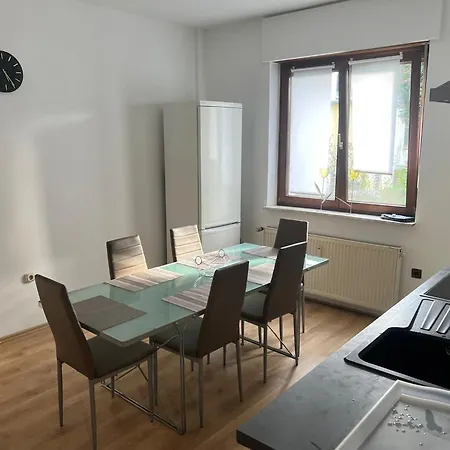 Feelhome, Flughafen Nah, 6 Personen, Badewanne, Zentral, Wifi, Ground Floor Duisburg