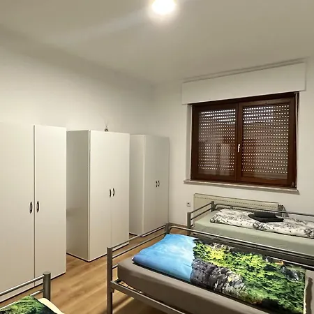 דירה Feelhome,flughafen Nah,6-8 Pers,badewanne,zentral,terrasse,ground Floor