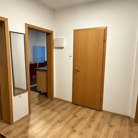 Feelhome,flughafen Nah,6-8 Pers,badewanne,zentral,terrasse,ground Floor דירה דיסבורג